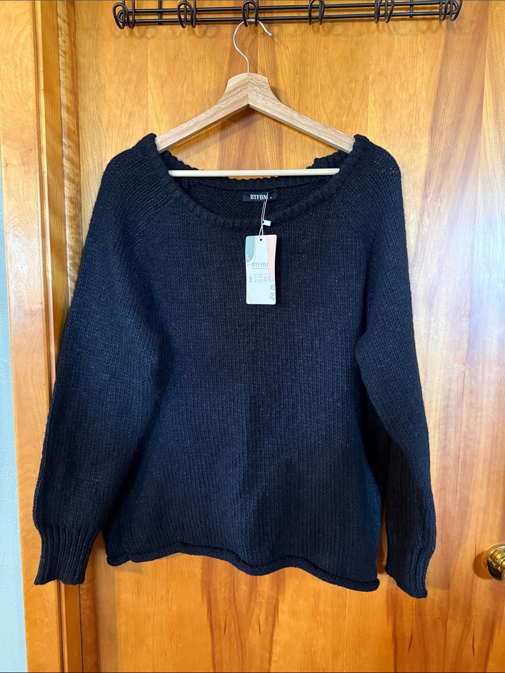Bitby Black Scoop Neck Knit Pullover